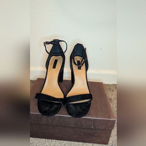 Forever21 Black Heels - Picture 2 of 9